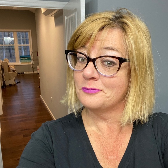 Profile Picture of Becky Hacking (@6guys4me) on Poshmark