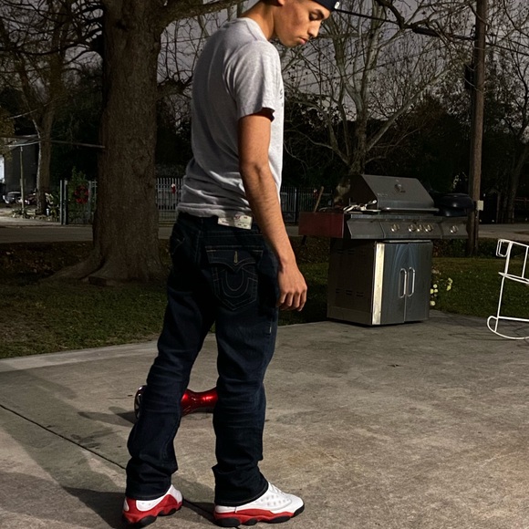 Profile Picture of Daniel Hernandez (@danniboy_g) on Poshmark