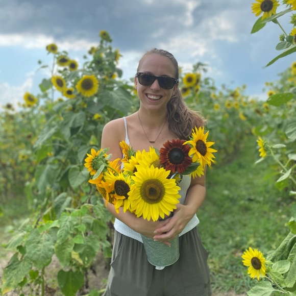 Profile Picture of Melissa Draudt (@melissadraudt) on Poshmark