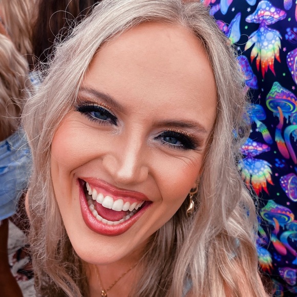 Profile Picture of Bailey Cyprowski (@bailssss6) on Poshmark