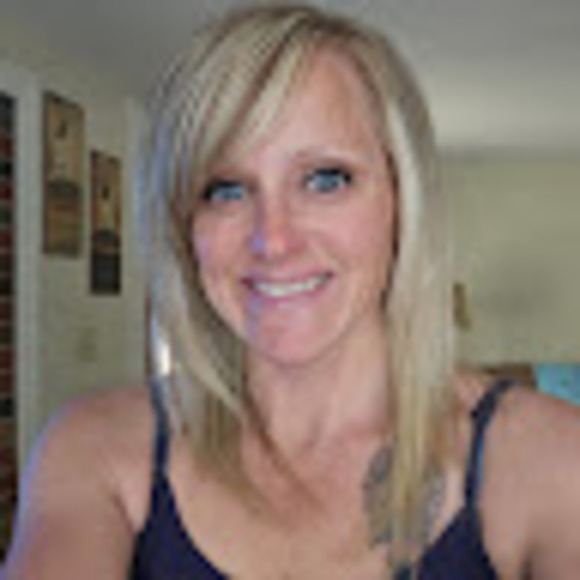 Profile Picture of Keri Weaver (@keriweaver623) on Poshmark