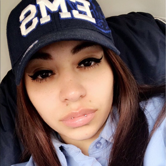 Profile Picture of Candace Ramirez (@londonpinkx3) on Poshmark