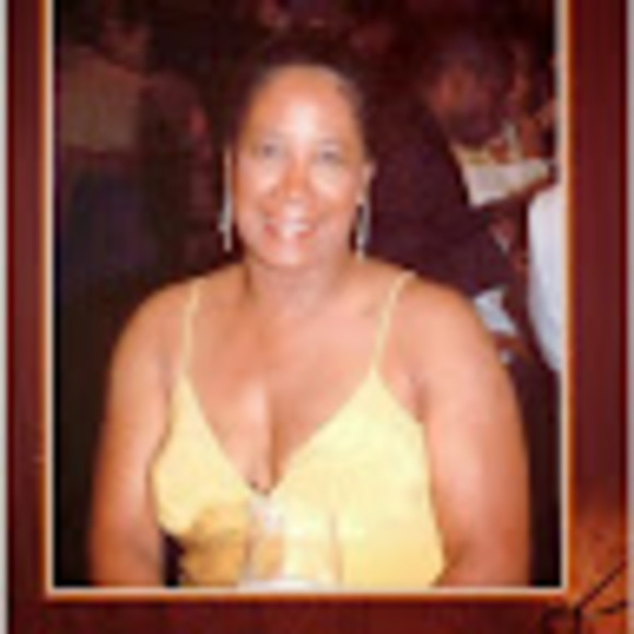 Profile Picture of Revita bowen Bowen (@rbowen701) on Poshmark