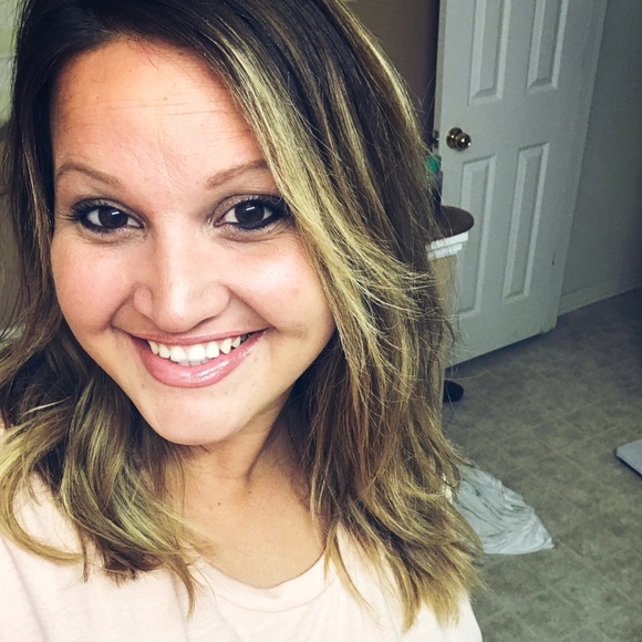 Profile Picture of Heather Dobay (@hnycole87) on Poshmark