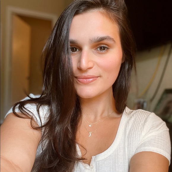 Profile Picture of Olivia Truncale (@otruncale) on Poshmark