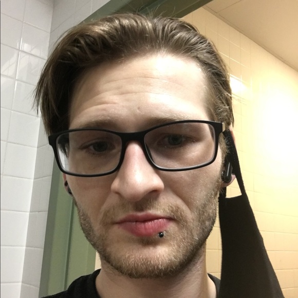 Profile Picture of Alex Nefzger (@nefzgeralex) on Poshmark