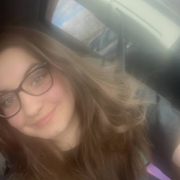 Profile Picture of Ari Maclauchlan (@arimaclauchlan) on Poshmark