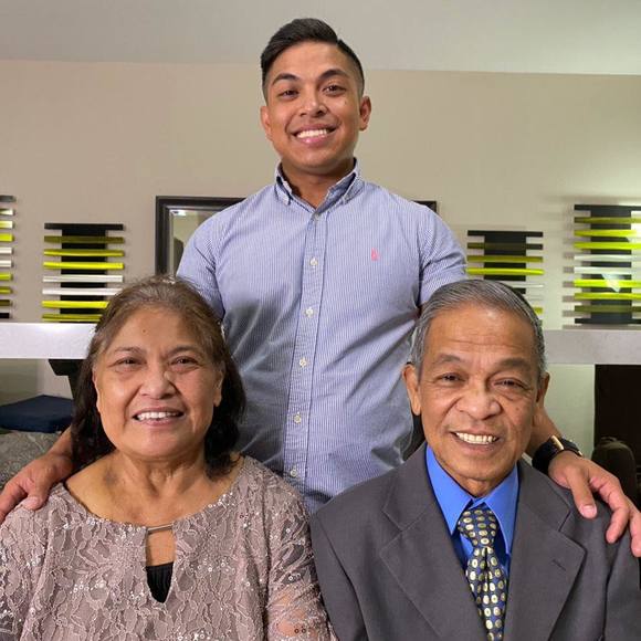 Profile Picture of James Munar (@jamesmunar) on Poshmark