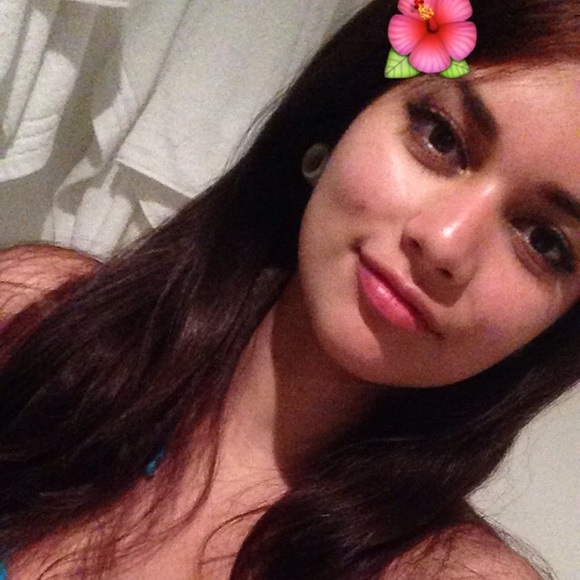 Profile Picture of Maria Clavijo (@malowmar) on Poshmark