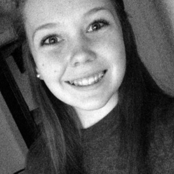 Profile Picture of Emily Steinhauser (@egsteinhauser) on Poshmark