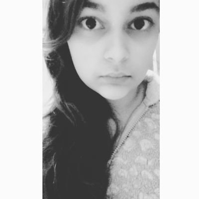Profile Picture of Julia Mazurek (@Ihatemylive15) on Twitter