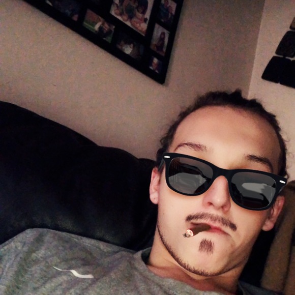 Profile Picture of Blake Yates (@blakeyates591) on Poshmark