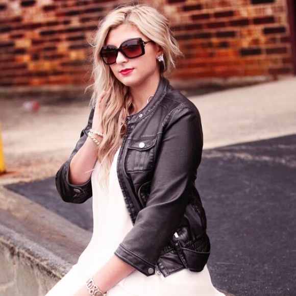 Profile Picture of Carly Dohner (@foxygirl22) on Poshmark