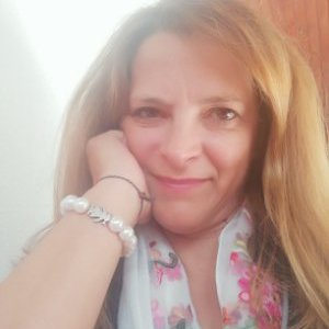 Profile Picture of Lúcia Esteves (@LciaEsteves5) on Twitter