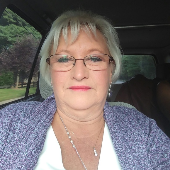 Profile Picture of Alicia Davidison (@daalic) on Poshmark