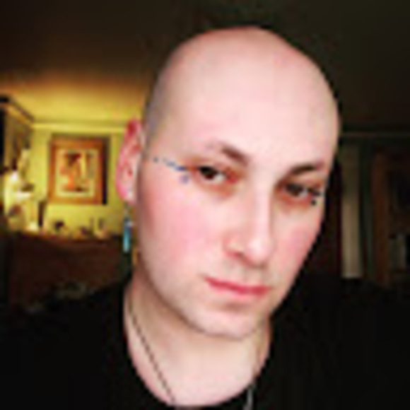 Profile Picture of Dylan Gladstone (@dylan_gladstone) on Poshmark