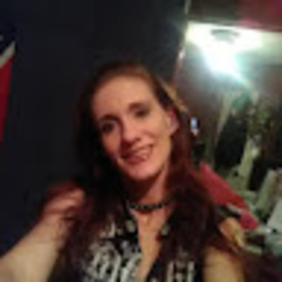 April june Gray-smith - Poshmark Profile Picture of April june Gray-smith (@aprilsmith767) on Poshmark