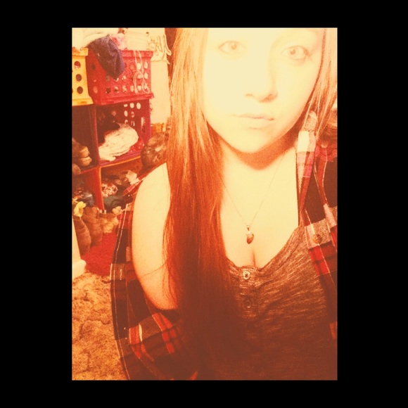 Profile Picture of Alexa Ferguson (@alexaf687) on Poshmark