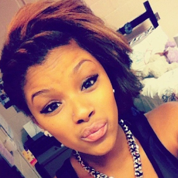 Profile Picture of Brianna Wright (@lovelybee) on Poshmark