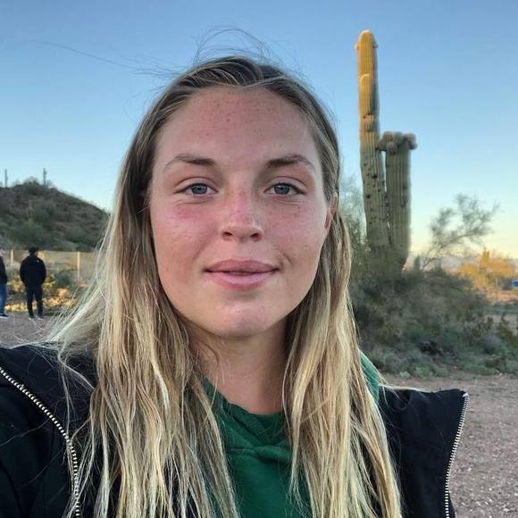 Profile Picture of Saige Gidzinski (@saigelax91) on Poshmark