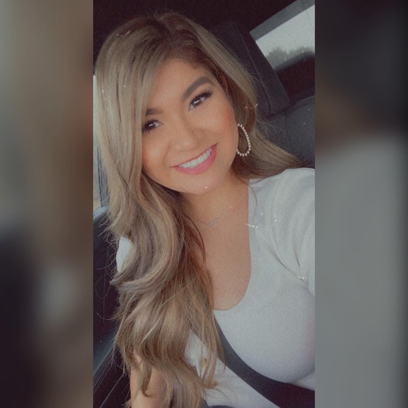 Profile Picture of Rosa Gonzalez (@sweetrosa145) on Poshmark