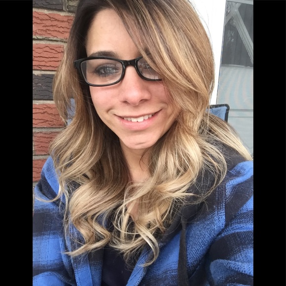 Profile Picture of Lauren Rainero (@pomaro) on Poshmark