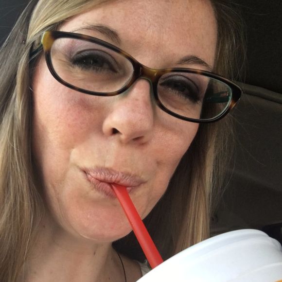 Profile Picture of Elizabeth Lumsden (@yourstix) on Poshmark