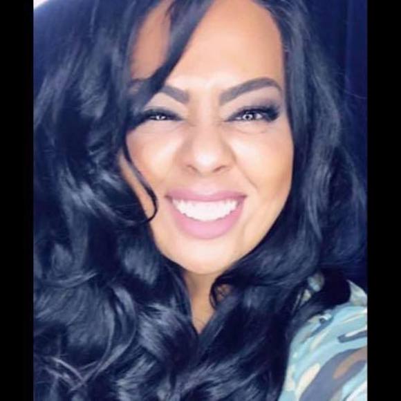 Profile Picture of Chanda Smith (@chanda_brooks) on Poshmark