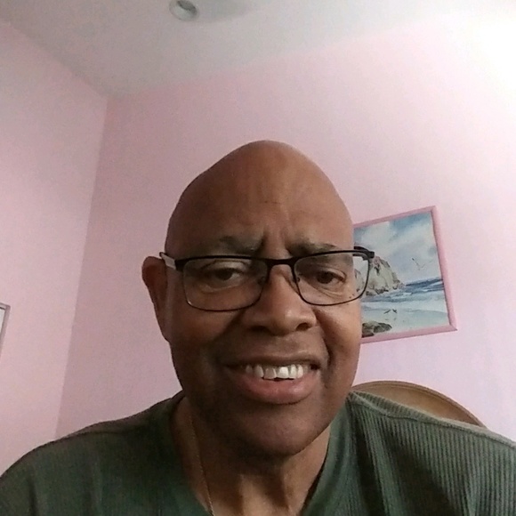 Profile Picture of Warren Thompson (@roachkiller) on Poshmark