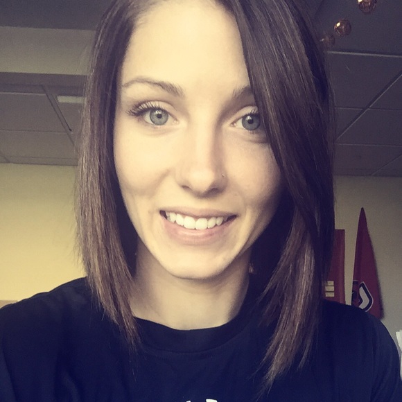 Profile Picture of Brianne Wagner (@briannex23) on Poshmark