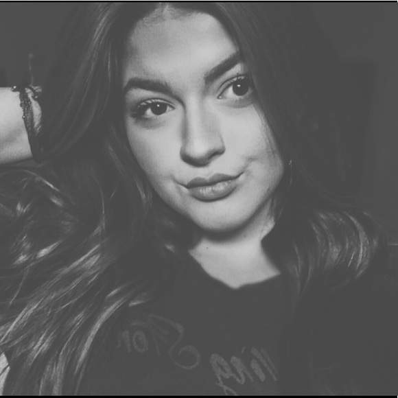 Profile Picture of Ashton Bagienski (@ashtonbagienski) on Poshmark