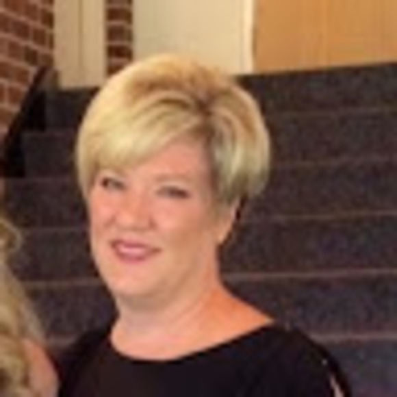 Profile Picture of Lisa Mcbride (@lisamcbride100) on Poshmark
