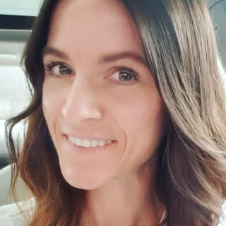 Profile Picture of Lindsey Lear (@lindzlear) on Instagram