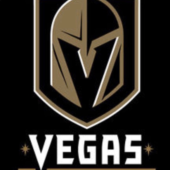 Profile Picture of Lisa Dodd (@blkjakdlr2) on Poshmark