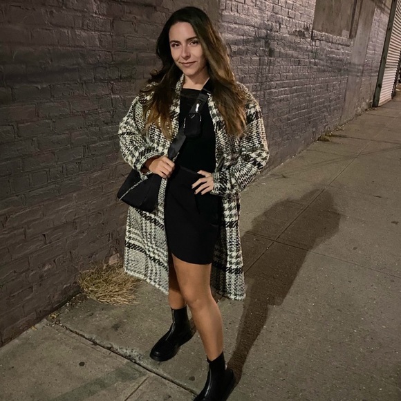 Profile Picture of Ariana Manzolillo (@arianaaa829) on Poshmark