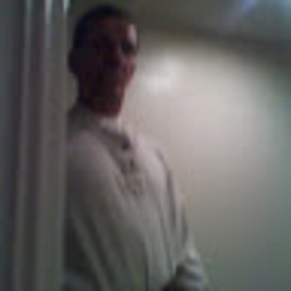 Profile Picture of Joe Gee (@geejoe17) on Poshmark