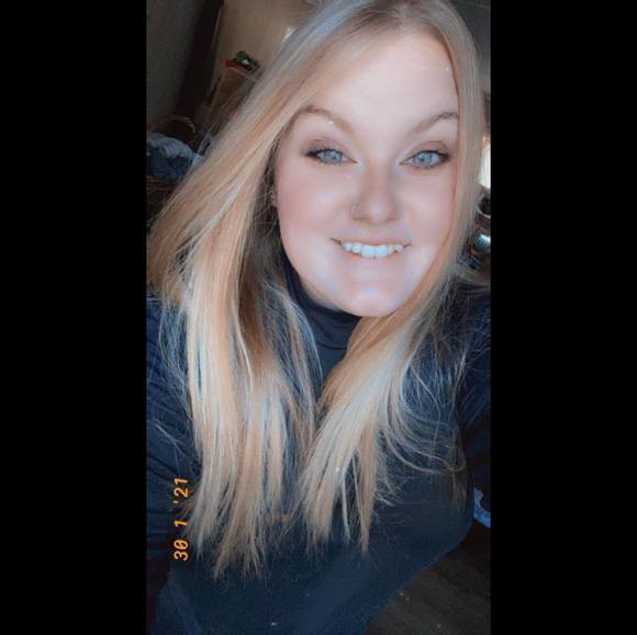 Profile Picture of Kelsey Bossick (@kelsey127262) on Poshmark