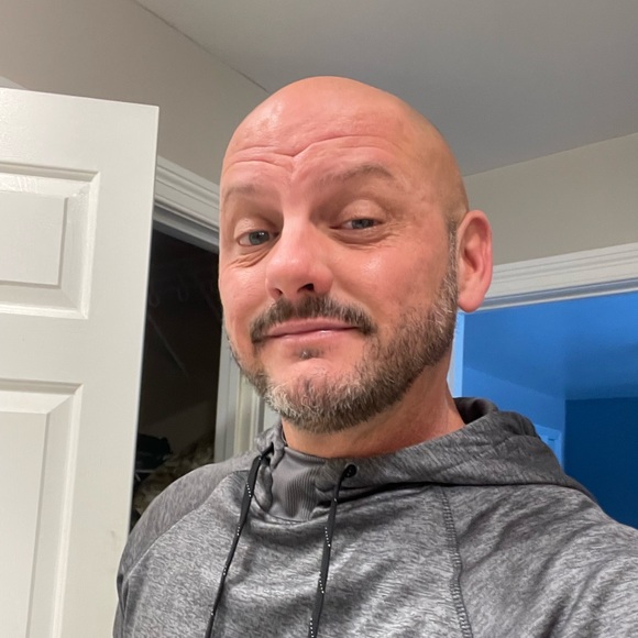 Profile Picture of Joe Sinclair (@jasinc99) on Poshmark