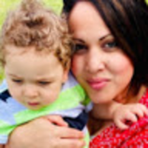 Profile Picture of Rebecca Manciu (@rebeccamanciu) on Poshmark