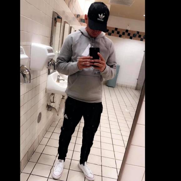 Profile Picture of David Esquivel (@davidesque) on Poshmark