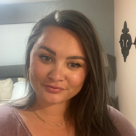 Profile Picture of Savannah Kissel (@kissel33) on Poshmark