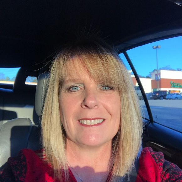 Profile Picture of Samantha Cummings (@samantha8odro) on Poshmark