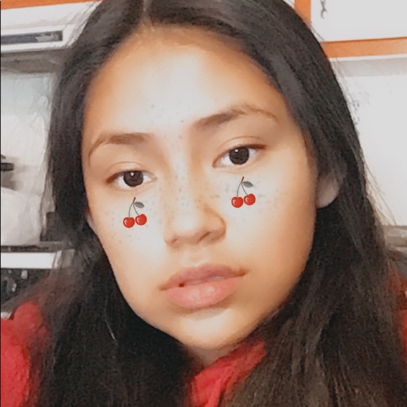Profile Picture of Katiee Arviso (@arviso_katiee) on Poshmark