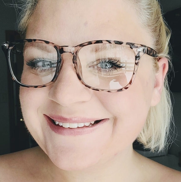 Profile Picture of Beth Piskorski (@bpiskorski) on Poshmark