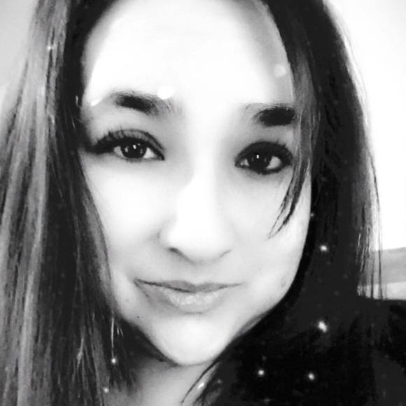 Profile Picture of Samantha Mora (@sammarie2005) on Poshmark