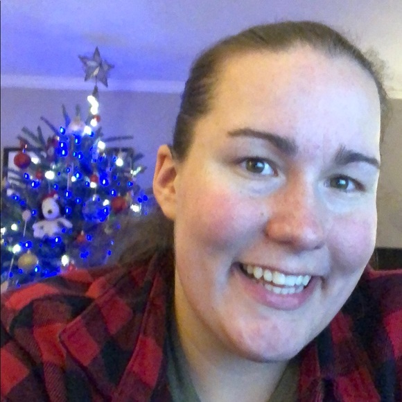 Profile Picture of Brandy Robbins (@cptnluna) on Poshmark