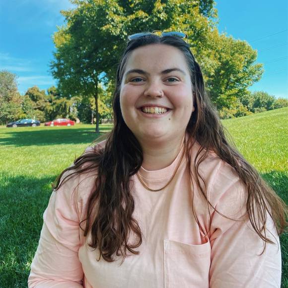 Profile Picture of Shelby Finneman (@shelbyfinneman) on Poshmark