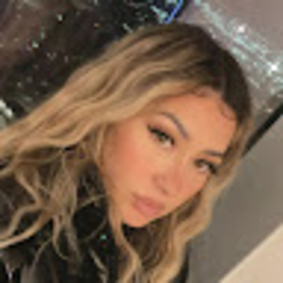 Profile Picture of Jade Yu (@jadezilllla) on Poshmark