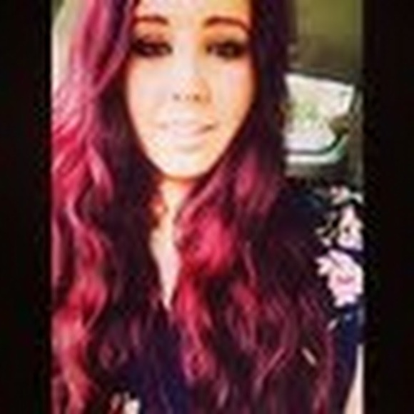 Profile Picture of Hannah Manriquez (@h_manriquez) on Poshmark