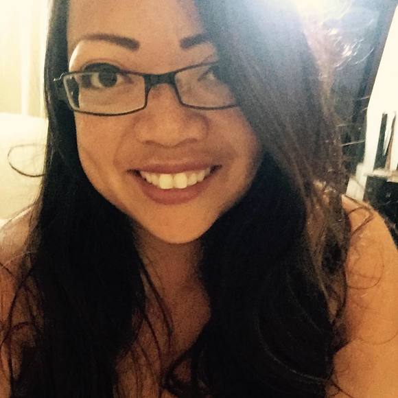 Profile Picture of Alyssa Caparaz (@alyssacaparaz) on Poshmark